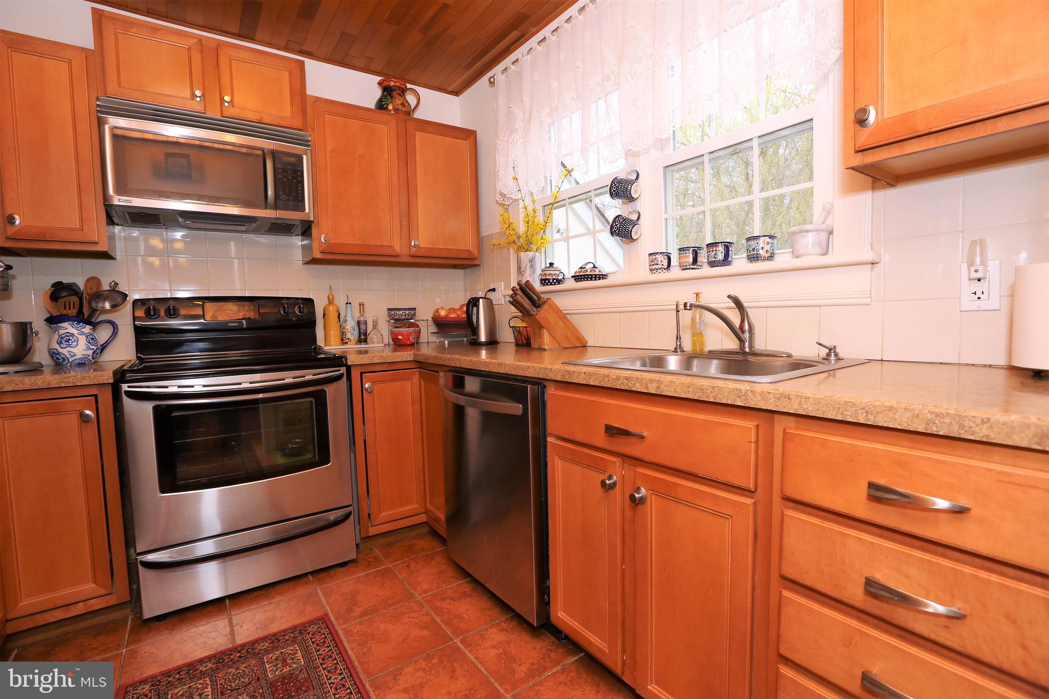 304 Crestview Road Lansdale, PA 19446 - Photo 8 of 40 Kitchen
