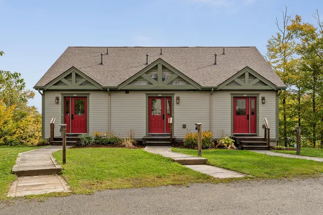 $340,000 | 16 White Pine Drive, Unit 4744, Jay, VT 05859