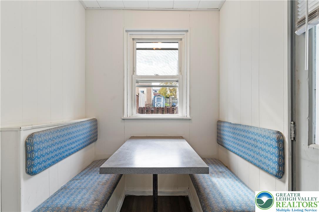 624 Cleveland Street Allentown, PA 18103 - Photo 12 of 35 a view of an entryway with a window