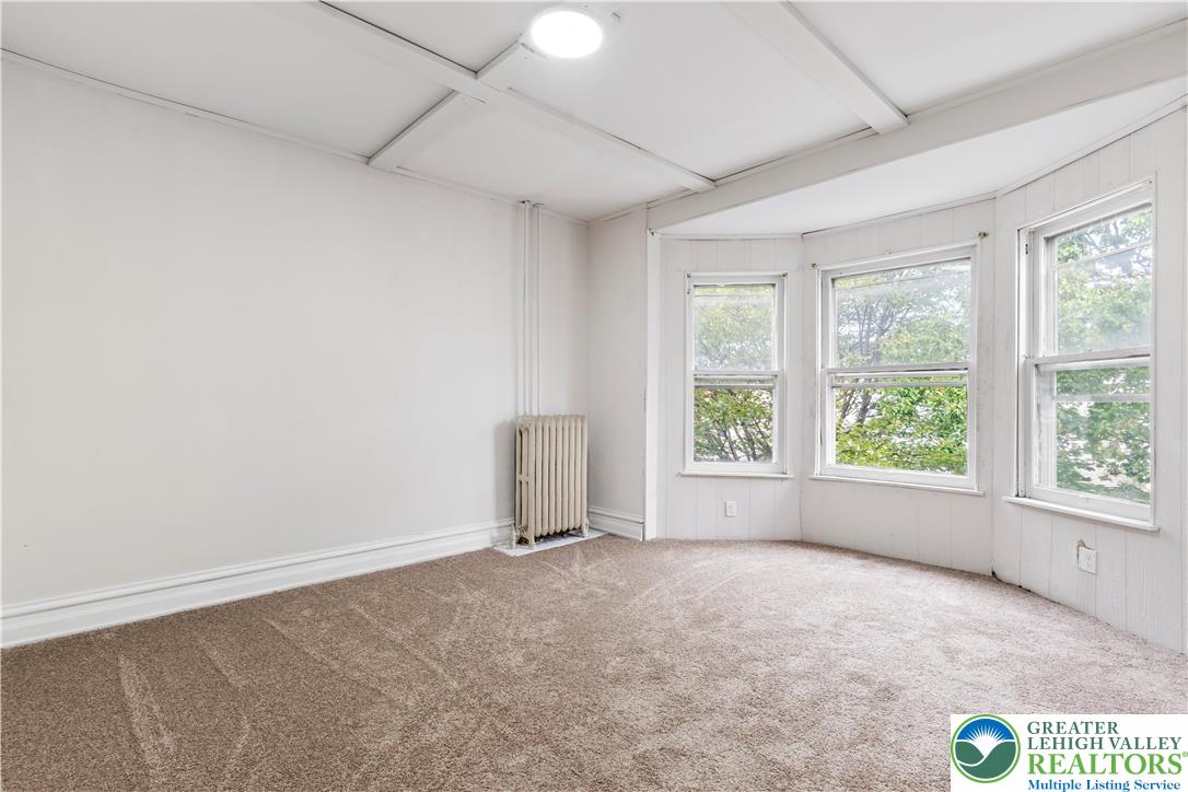 624 Cleveland Street Allentown, PA 18103 - Photo 22 of 35 an empty room with windows