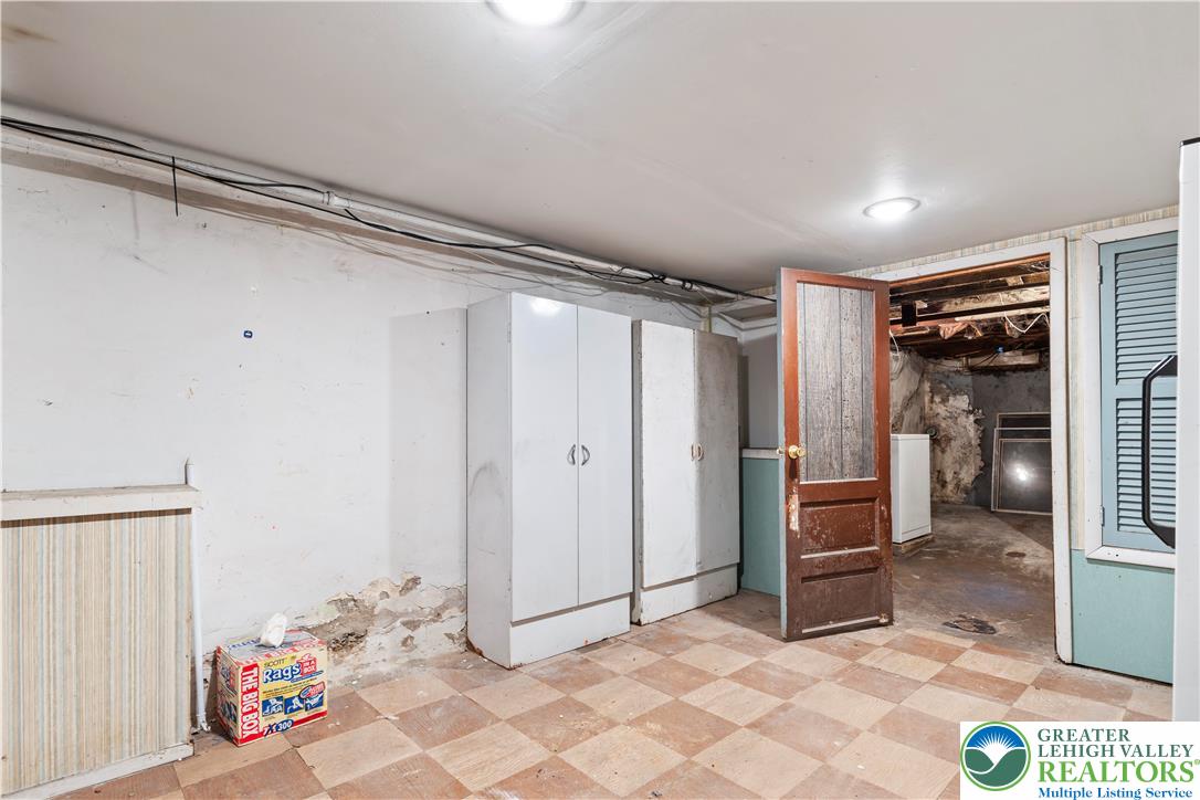 624 Cleveland Street Allentown, PA 18103 - Photo 31 of 35 a view of a hallway with closet