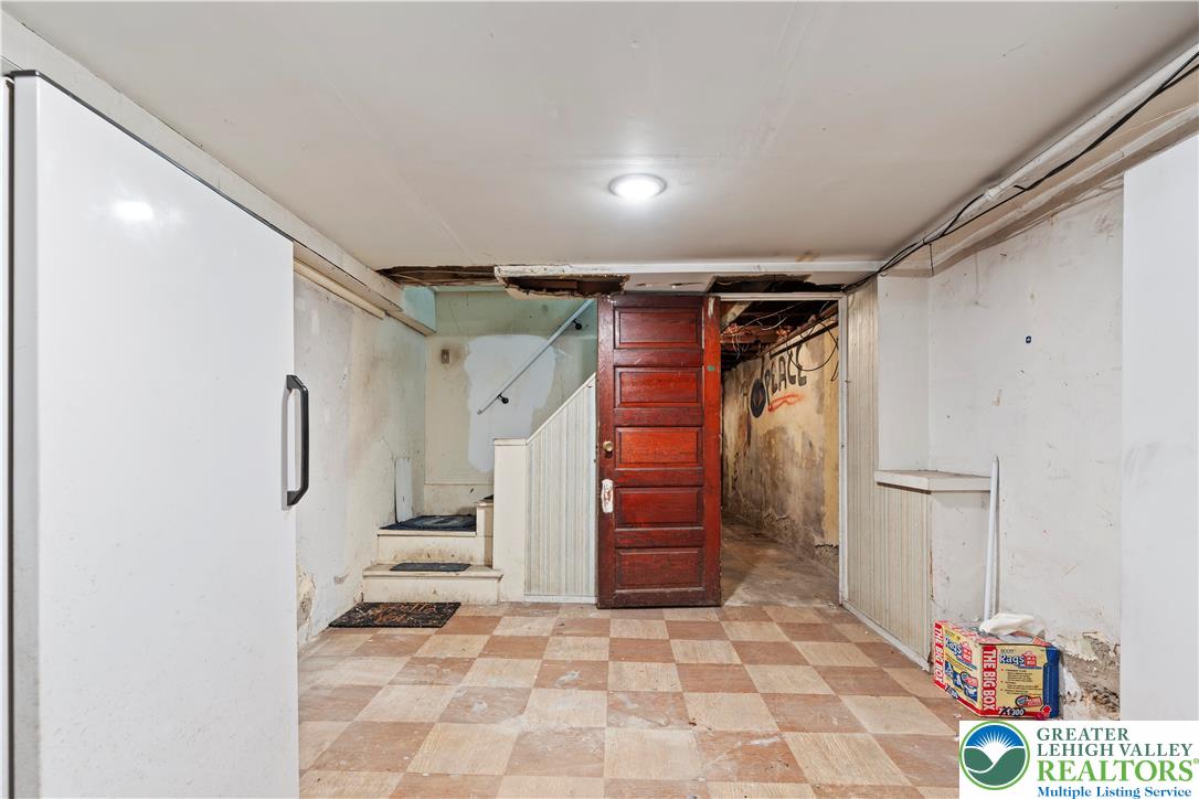 624 Cleveland Street Allentown, PA 18103 - Photo 32 of 35 a view of an entryway