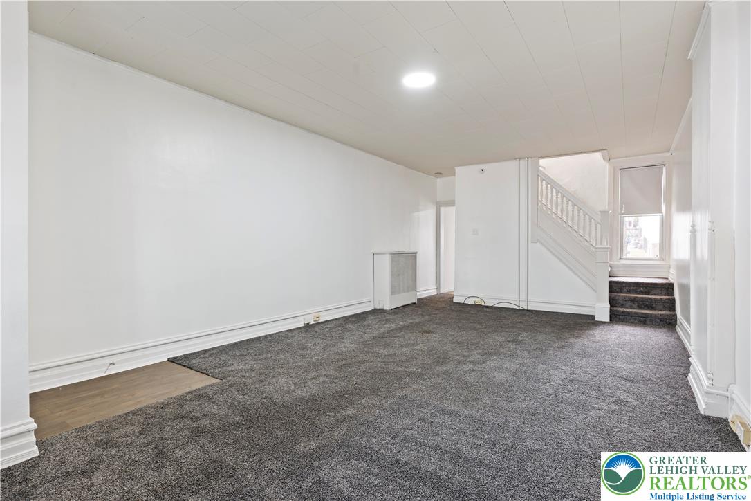 624 Cleveland Street Allentown, PA 18103 - Photo 4 of 35 an empty room with windows