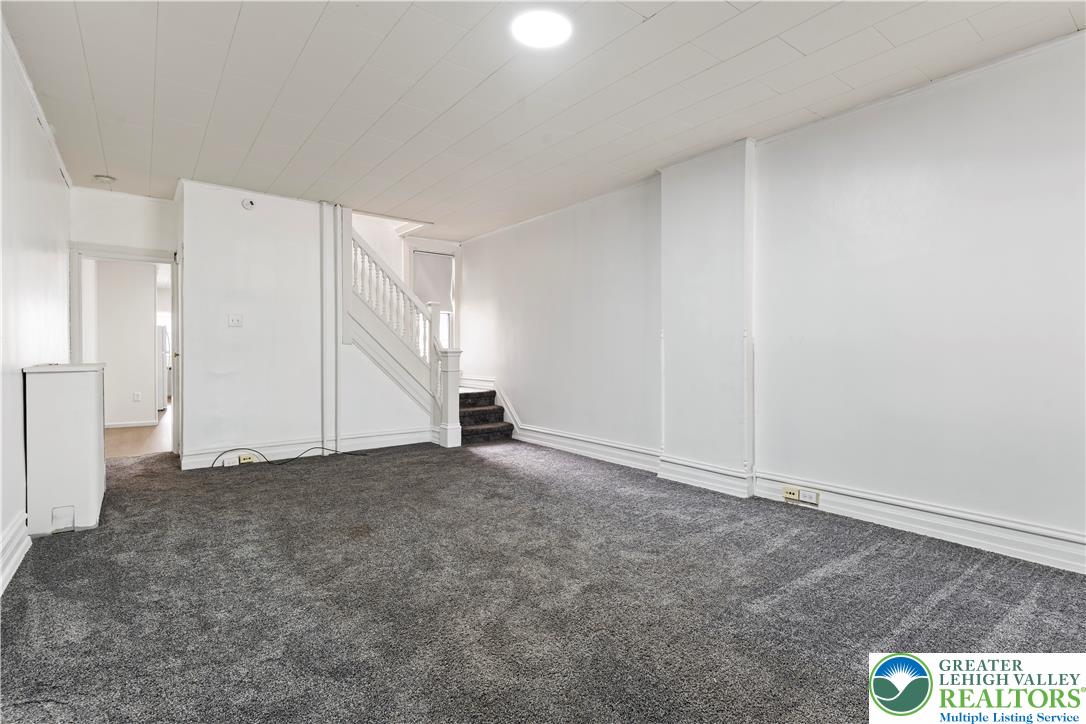 624 Cleveland Street Allentown, PA 18103 - Photo 6 of 35 an empty room with an entryway