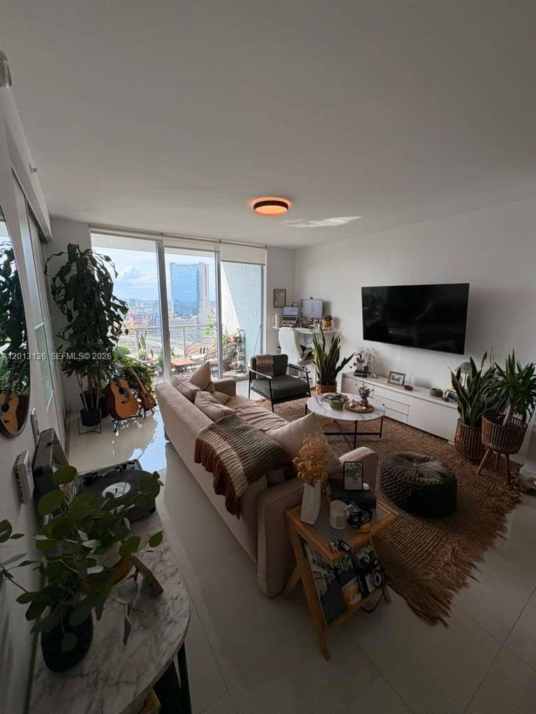 90 Southwest 3rd Street, Unit 2106 Miami, FL 33130 - Photo 3 of 29