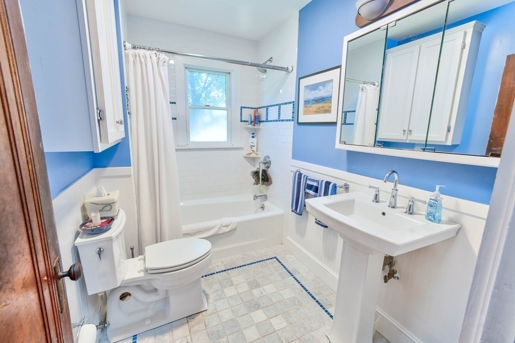 7 Pleasant Street Lexington, MA 02421 - Photo 8 of 32 Gallery Image 8
