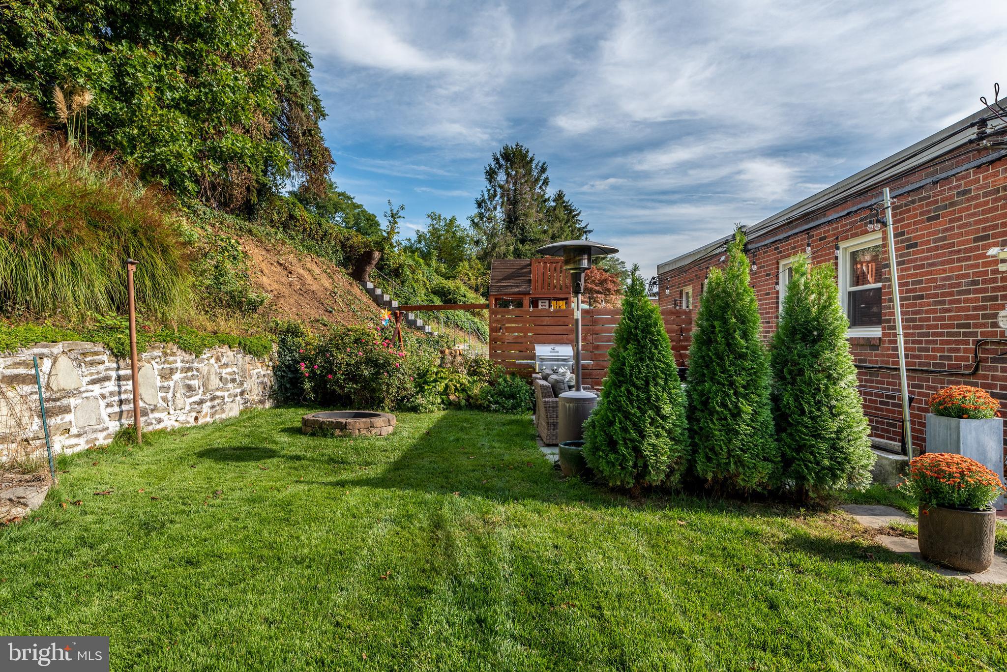 7263 Hill Road Philadelphia, PA 19128 - Photo 23 of 24 Rear Yard.