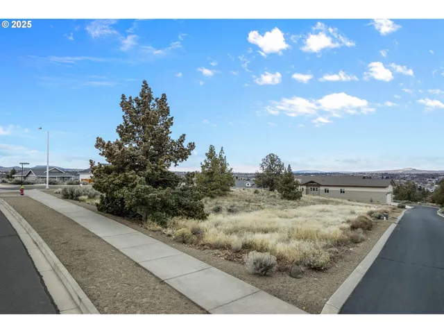 $74,900 | Southeast Greenleaf Lane, Madras, OR 97741