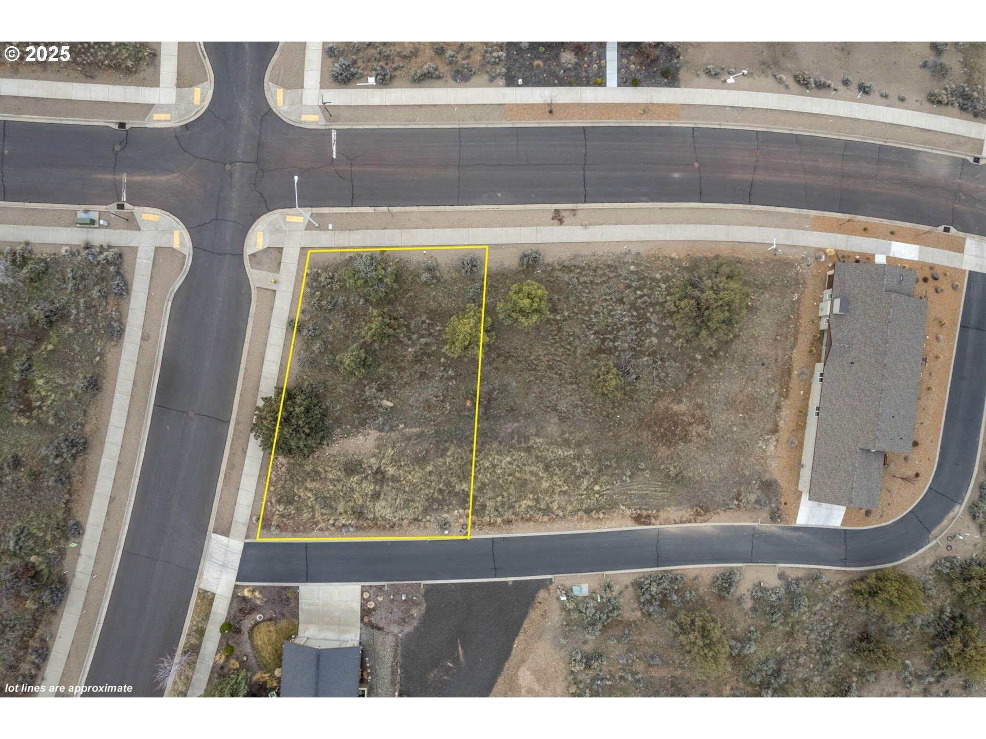 Southeast Greenleaf Lane Madras, OR 97741 - Photo 2 of 12 a view of a bathroom