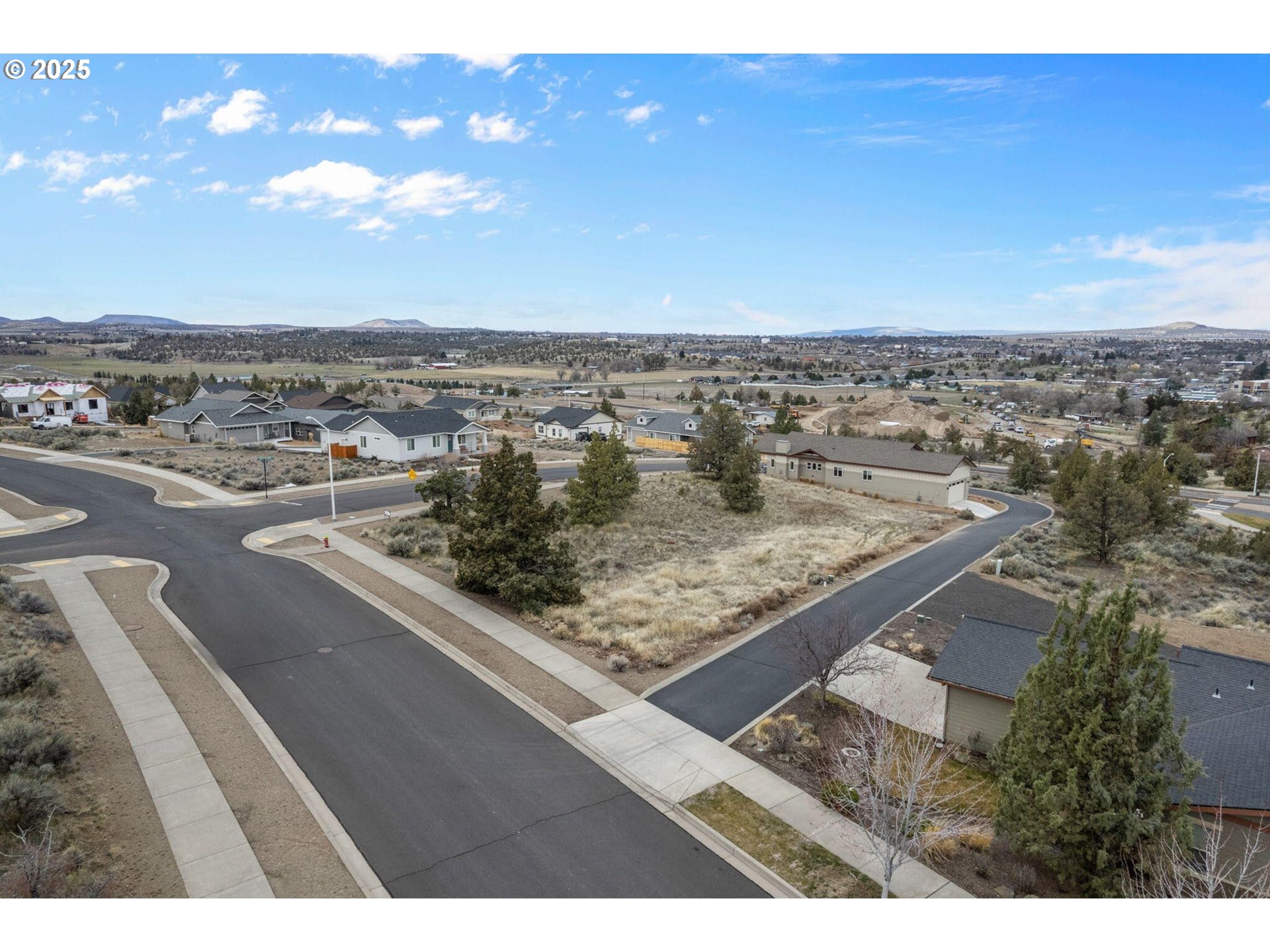 Southeast Greenleaf Lane Madras, OR 97741 - Photo 3 of 12 a view of a city from a terrace