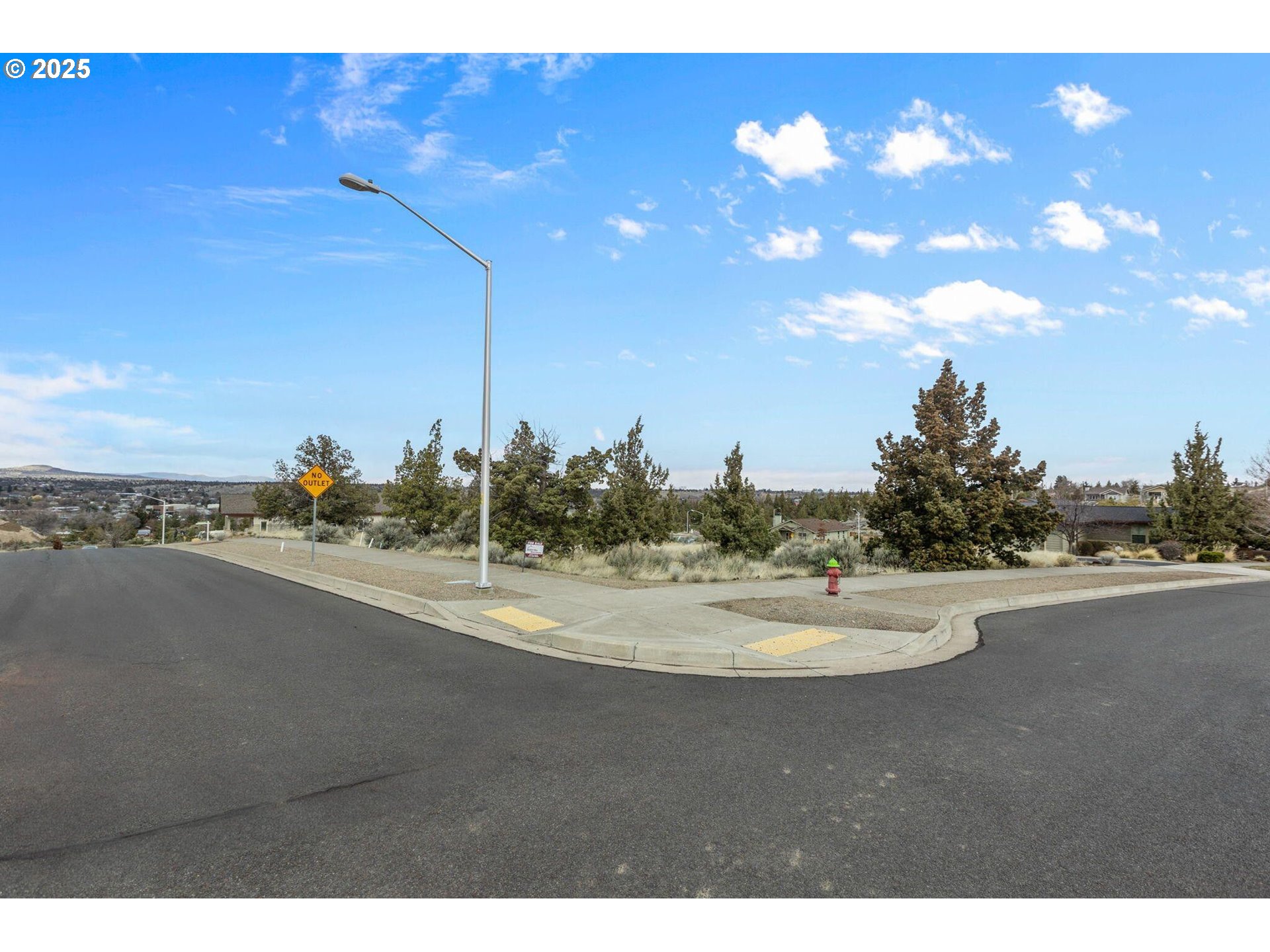 Southeast Greenleaf Lane Madras, OR 97741 - Photo 7 of 12 a outdoor view having patio