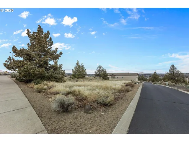 $74,900 | Southeast Greenleaf Lane, Madras, OR 97741