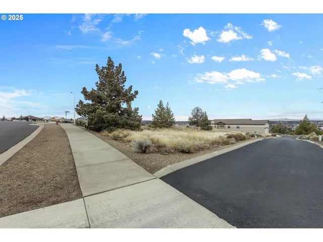 $74,900 | Southeast Greenleaf Lane, Madras, OR 97741