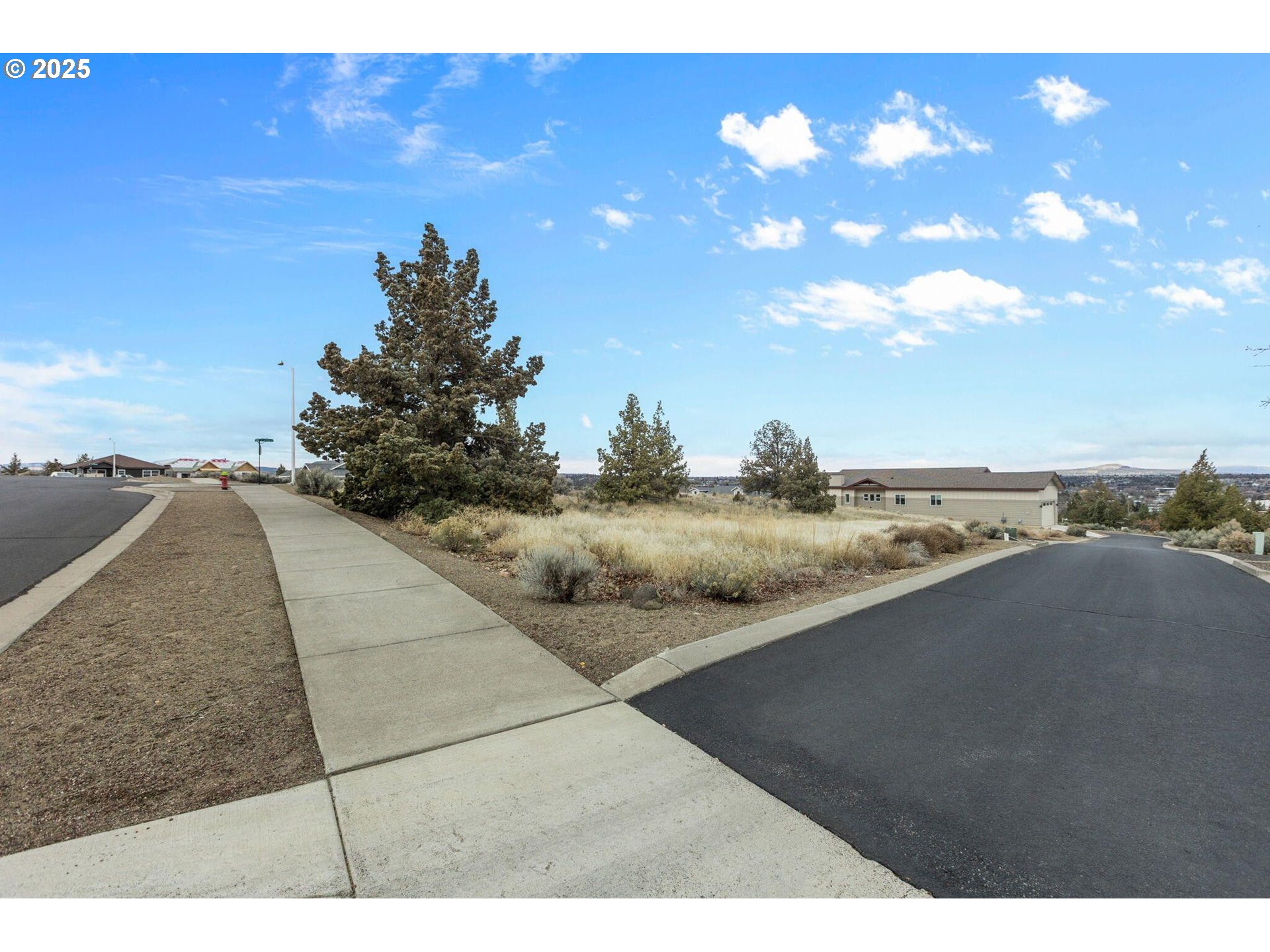 Southeast Greenleaf Lane Madras, OR 97741 - Photo 9 of 12 a view of a outdoor space