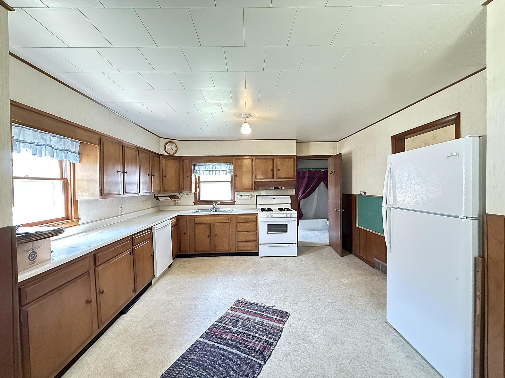 324 Maple Street Sacred Heart, MN 56285 - Photo 9 of 34