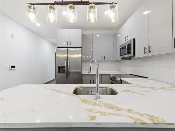 $3,200 | 531 32nd Street, Unit 405, Union City, NJ 07087