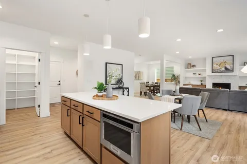 $1,199,800 | 10675 Southeast 170th Place, Renton, WA 98055