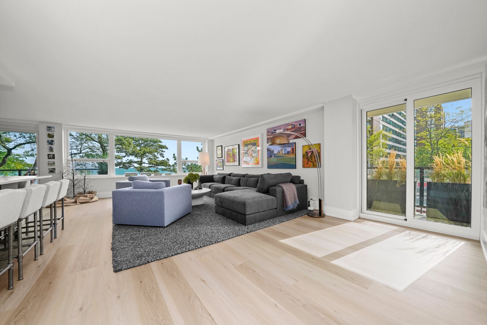 1630 Sheridan Road, Unit 2N Wilmette, IL 60091 - Photo 5 of 32 a bedroom with furniture and a large window