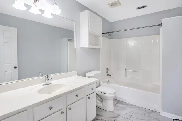 $499,900 | 5718 Gloucester Drive, Tyler, TX 75707