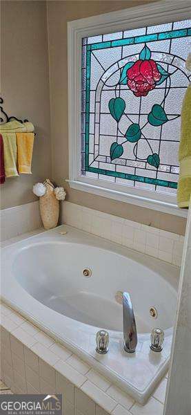 3715 Millers Pond Way Southwest Snellville, GA 30039 - Photo 11 of 13 a vase of flowers sitting on a table