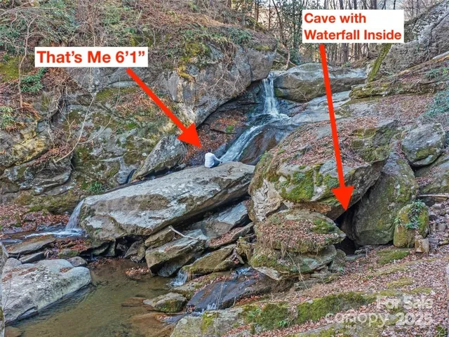 a view of outdoor area