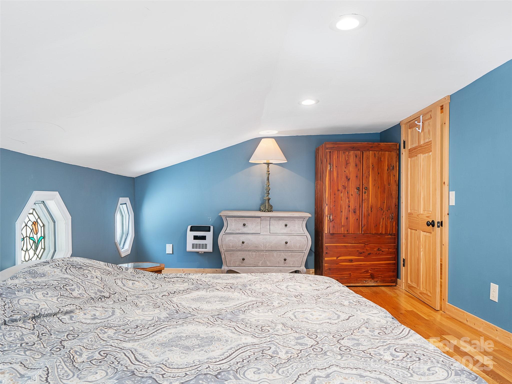 23 Katie's Road, Unit 145 95 ACRES Marshall, NC 28753 - Photo 29 of 48 a bedroom with a bed and a dresser