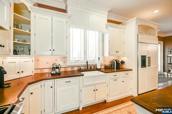 $2,350,000 | 506 Julie Court, Wyckoff, NJ 07481