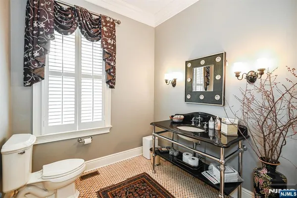 $2,350,000 | 506 Julie Court, Wyckoff, NJ 07481