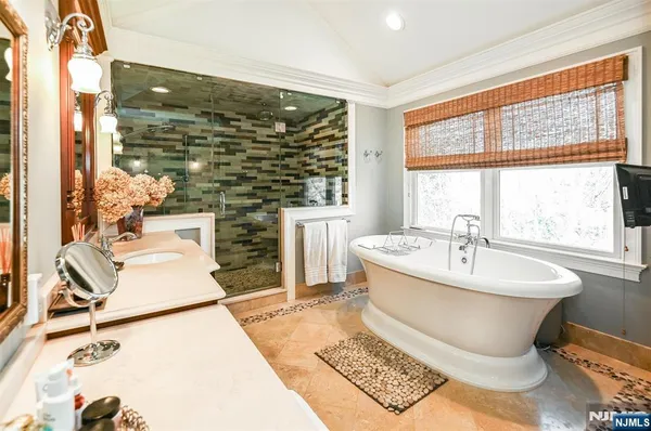 $2,350,000 | 506 Julie Court, Wyckoff, NJ 07481