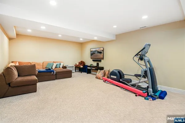 $2,350,000 | 506 Julie Court, Wyckoff, NJ 07481