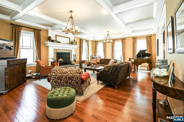 $2,350,000 | 506 Julie Court, Wyckoff, NJ 07481