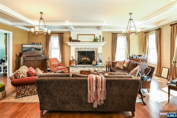 $2,350,000 | 506 Julie Court, Wyckoff, NJ 07481