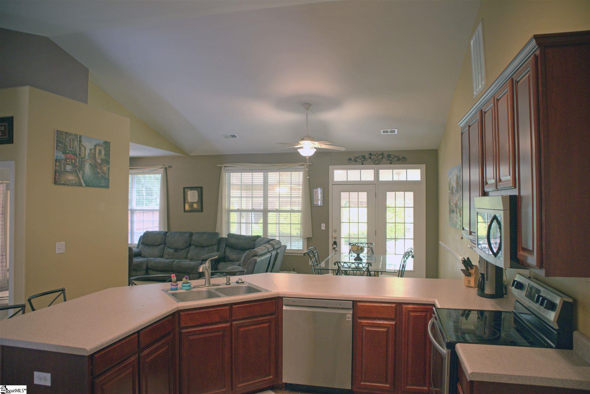 624 Geranium Lane Greer, SC 29365 - Photo 12 of 36 Gallery Image 12