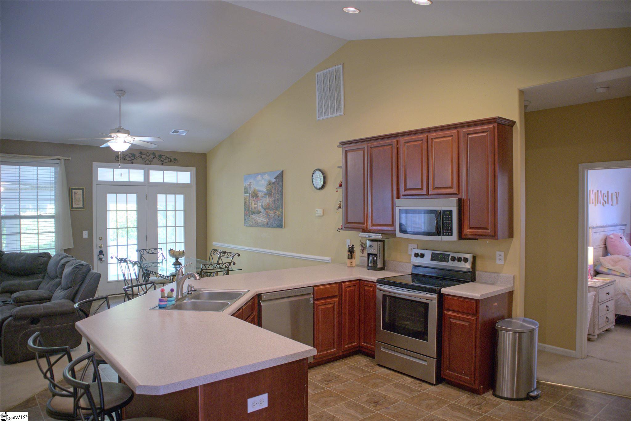 624 Geranium Lane Greer, SC 29365 - Photo 10 of 36 Gallery Image 10