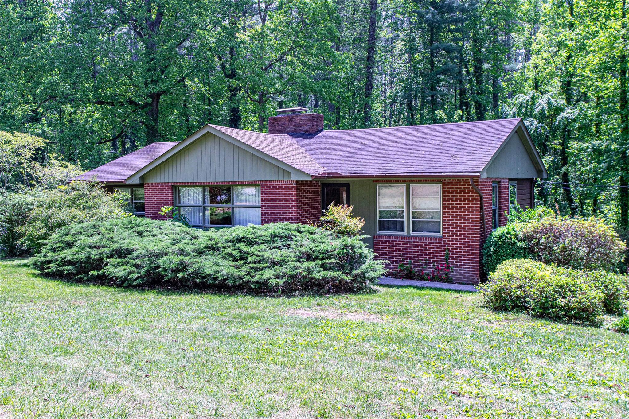 3004 Kanuga Road Hendersonville, NC 28739 - Photo 2 of 44