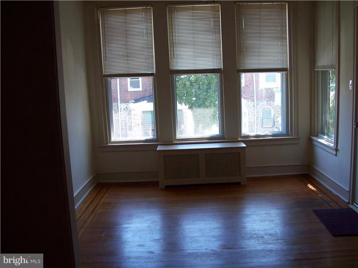 278 Copley Road Upper Darby, PA 19082 - Photo 3 of 18 Living Room