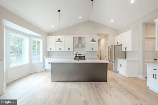 $799,999 | Jingle Bells Court, Shepherdstown, WV 25443