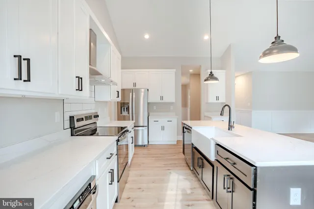 $799,999 | Jingle Bells Court, Shepherdstown, WV 25443