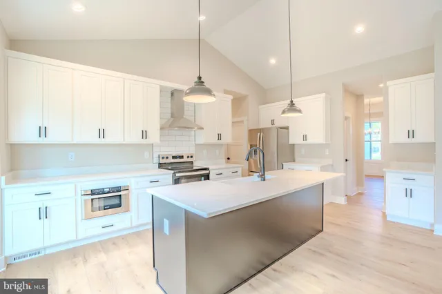 $799,999 | Jingle Bells Court, Shepherdstown, WV 25443