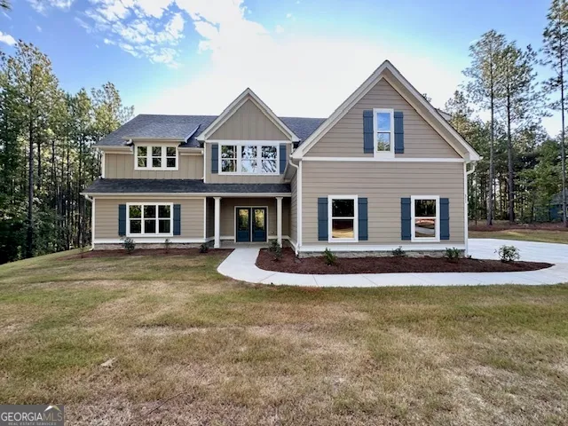 a view of a yard in front of the house