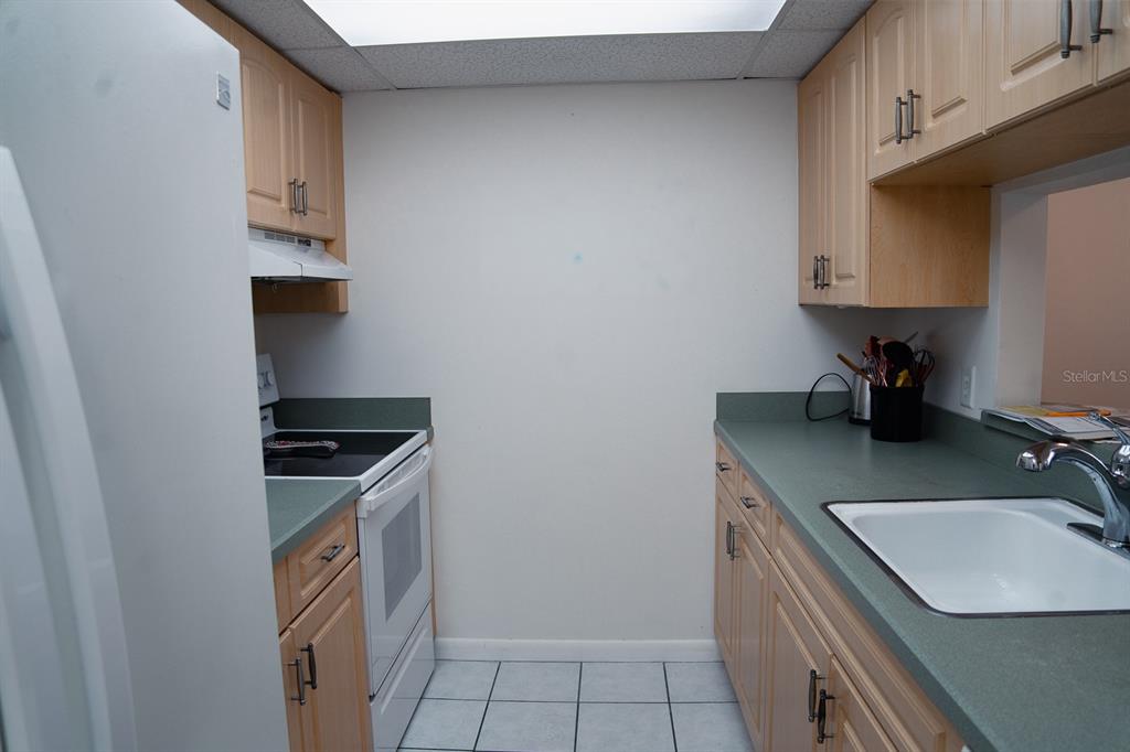 519 Albee Farm Road, Unit 110 Venice, FL 34285 - Photo 6 of 33 a kitchen with stainless steel appliances granite countertop a sink stove and cabinets
