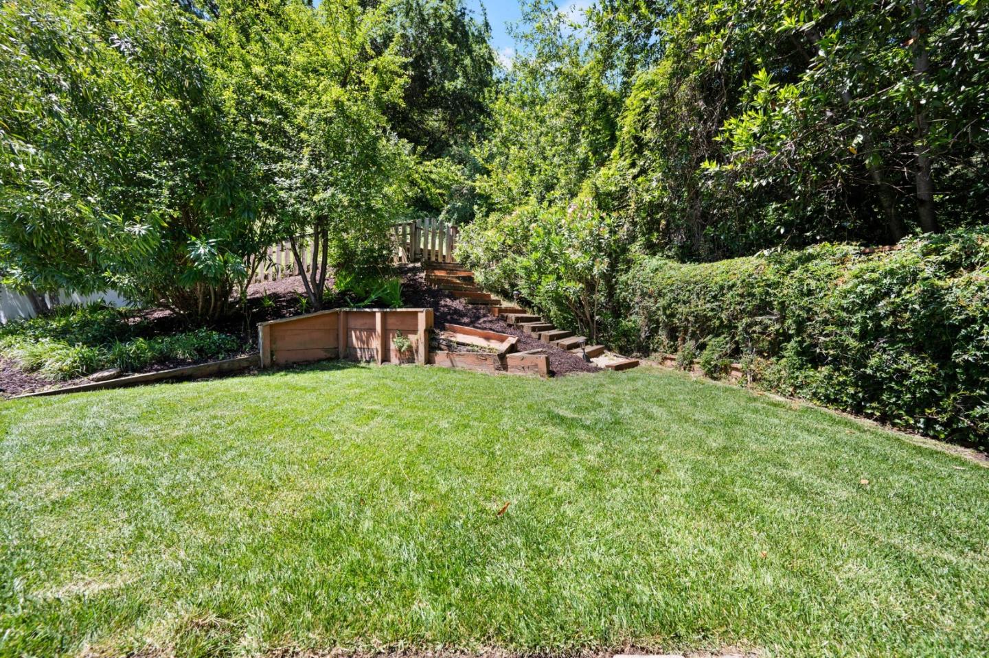 220 Robin Road Hillsborough, CA 94010 - Photo 26 of 39