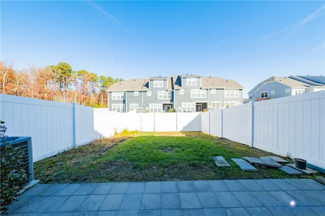 a view of a pathway with a yard