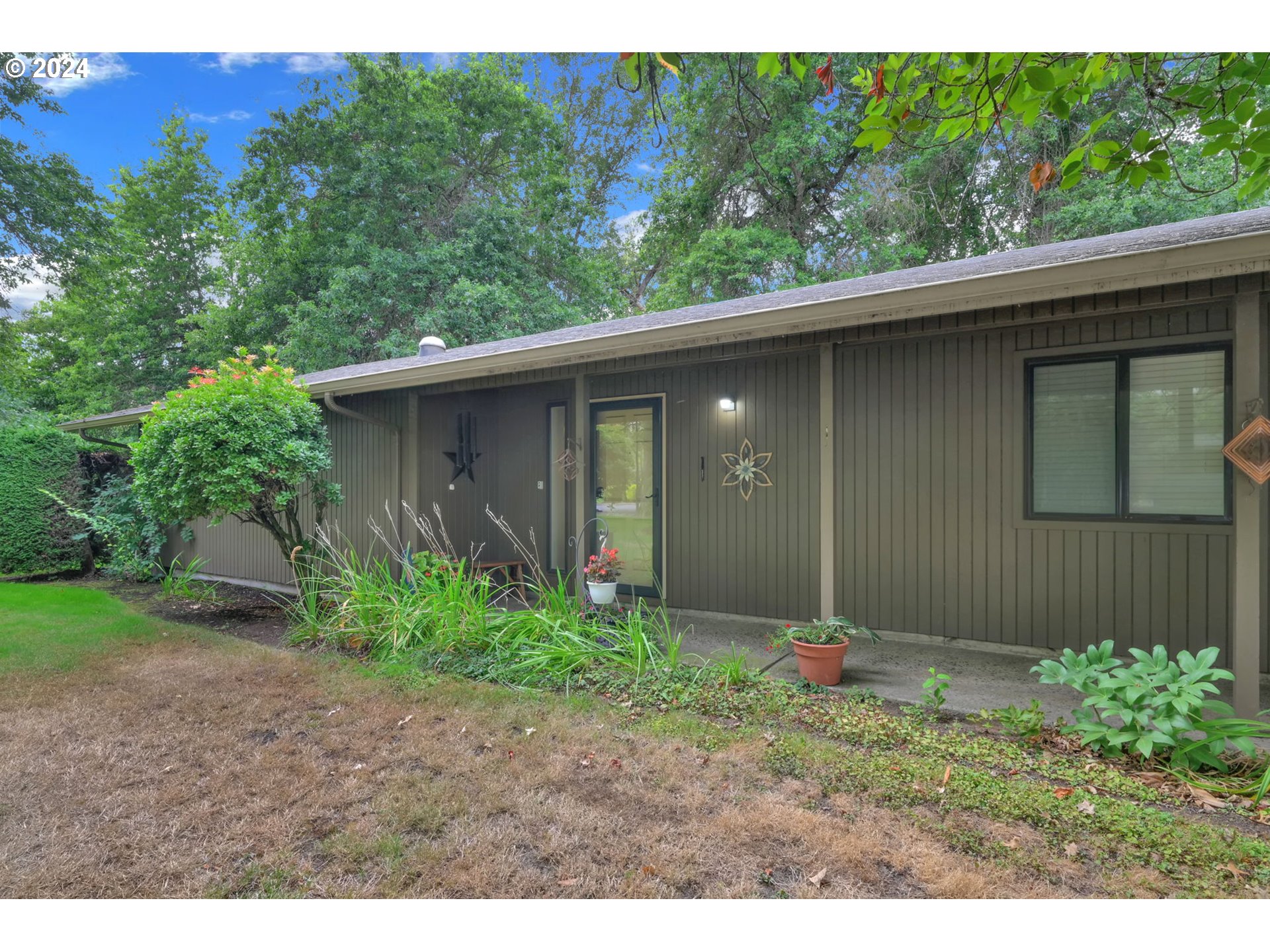 2270 Ridgeway Drive Eugene, OR 97401 - Photo 1 of 46 Gallery Image 1