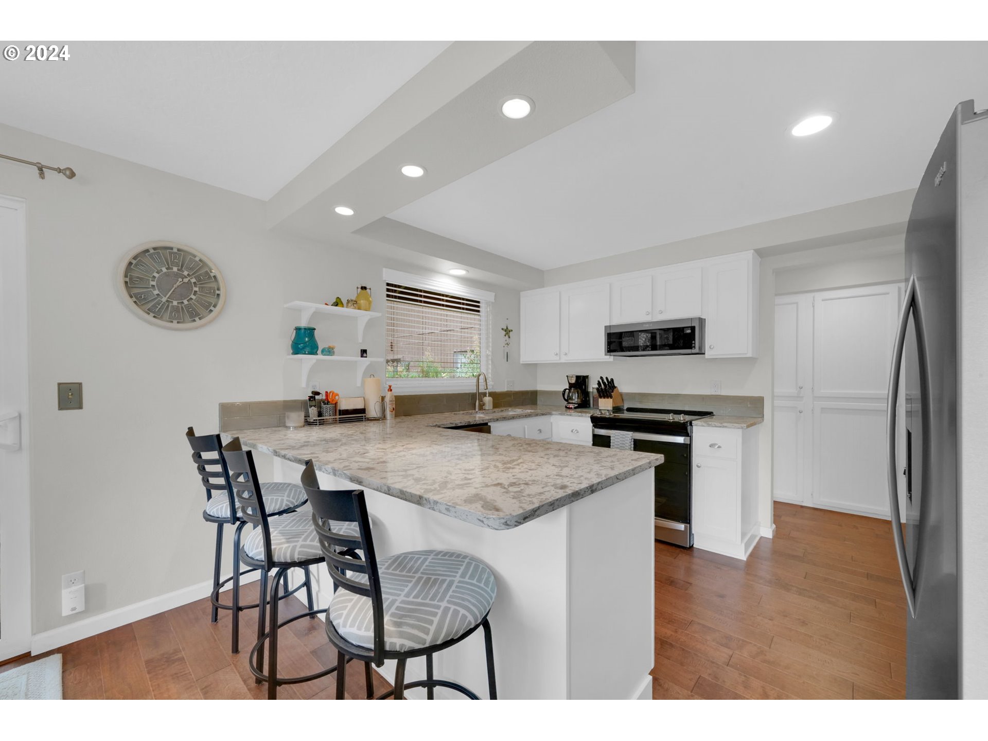 2270 Ridgeway Drive Eugene, OR 97401 - Photo 11 of 46 Gallery Image 11