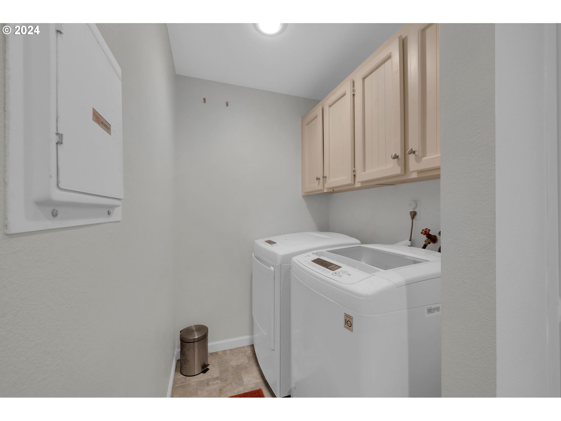 2270 Ridgeway Drive Eugene, OR 97401 - Photo 17 of 46 Gallery Image 17