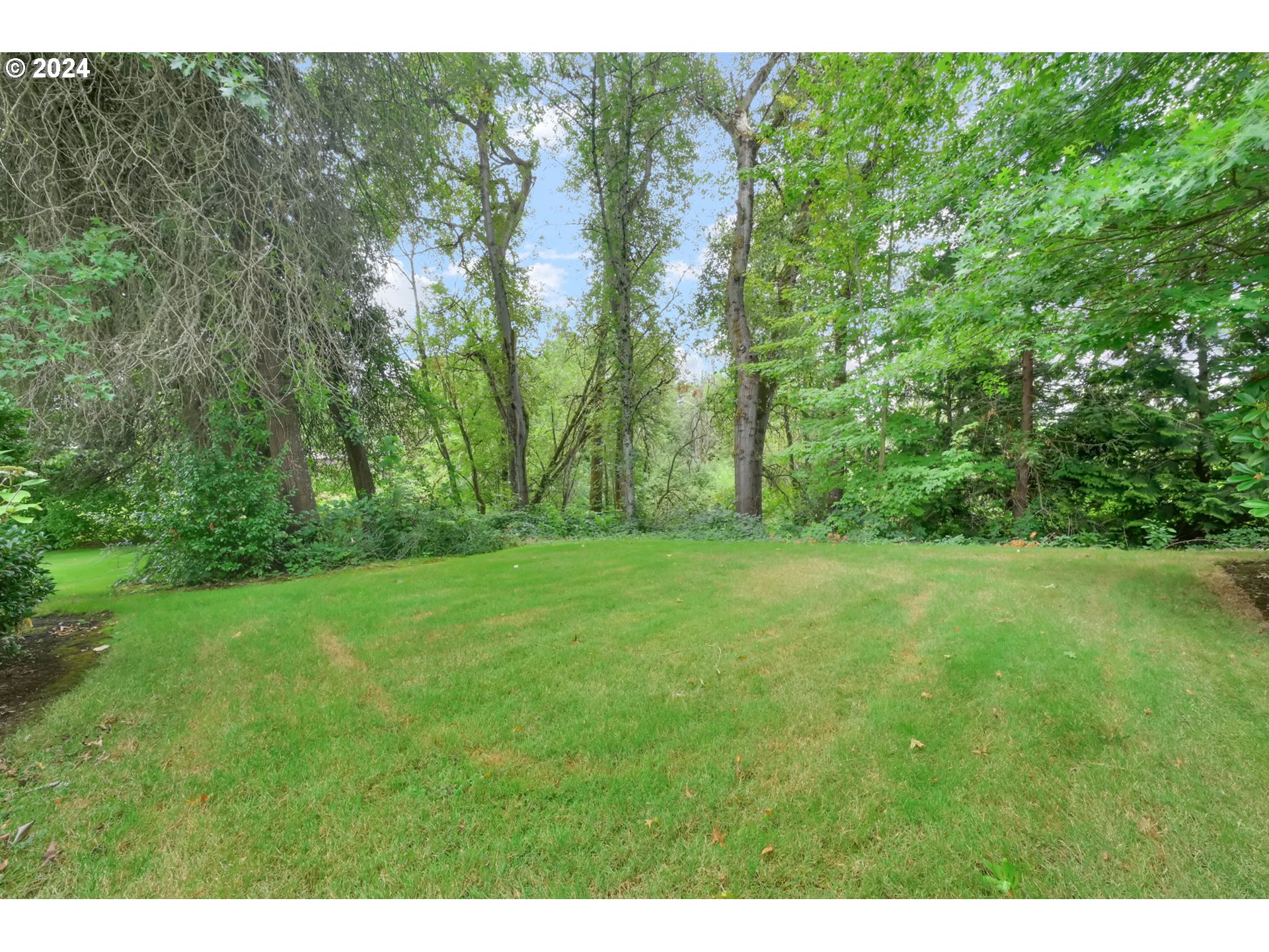 2270 Ridgeway Drive Eugene, OR 97401 - Photo 38 of 46 Gallery Image 38