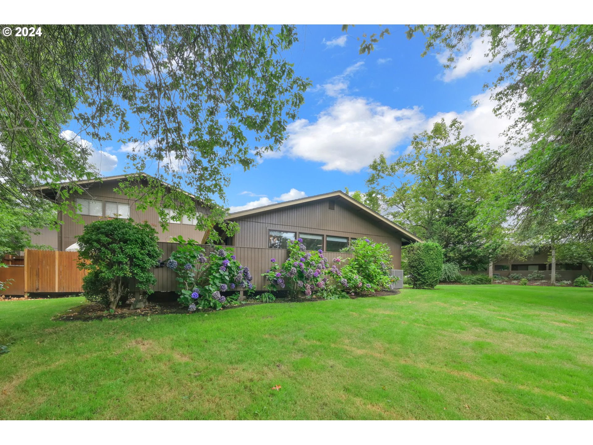 2270 Ridgeway Drive Eugene, OR 97401 - Photo 40 of 46 Gallery Image 40