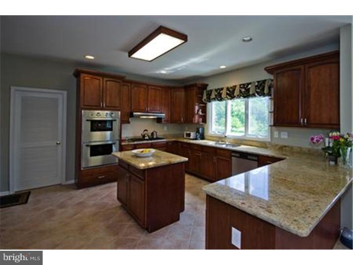 33 Zaitz Farm Road Princeton Junction, NJ 08550 - Photo 3 of 17 Exterior Back