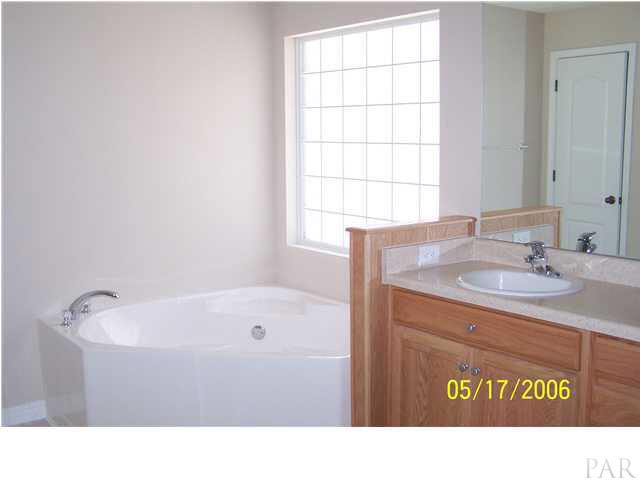 9883 Nichols Lake Road Milton, FL 32583 - Photo 7 of 11 Gallery Image 7